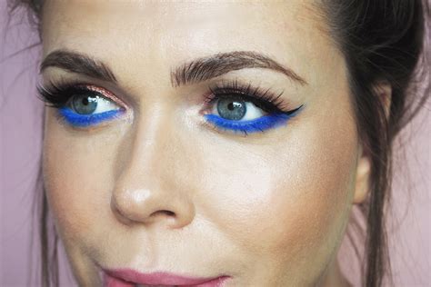 Blue Eyeliner 